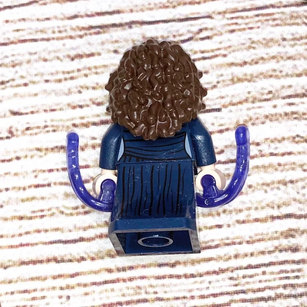 LEGO Marvel Minifigures Series 2 AGATHA HARKNESS from WANDAVISION - Picture 2 of 7